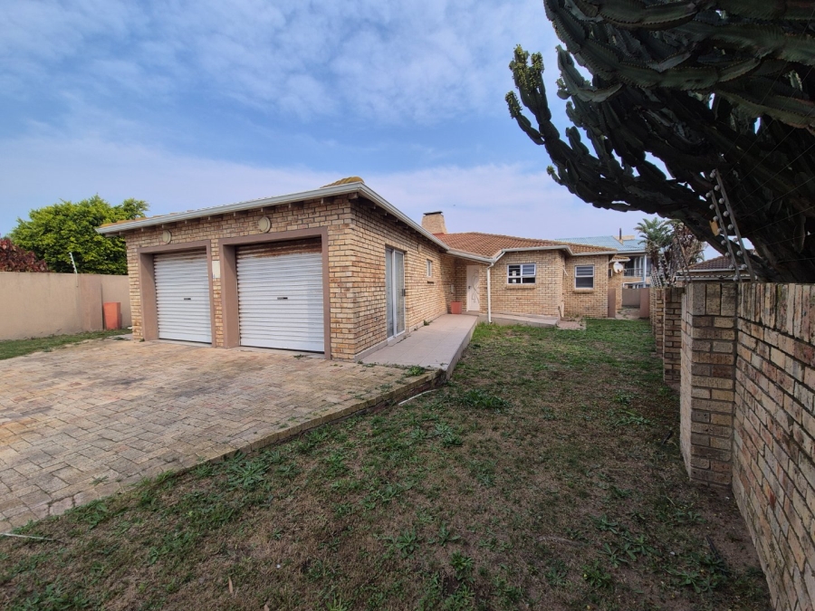 4 Bedroom Property for Sale in Bluewater Bay Eastern Cape